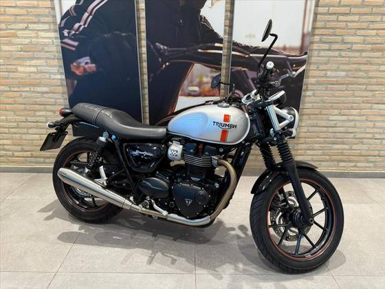 TRIUMPH STREET TWIN 